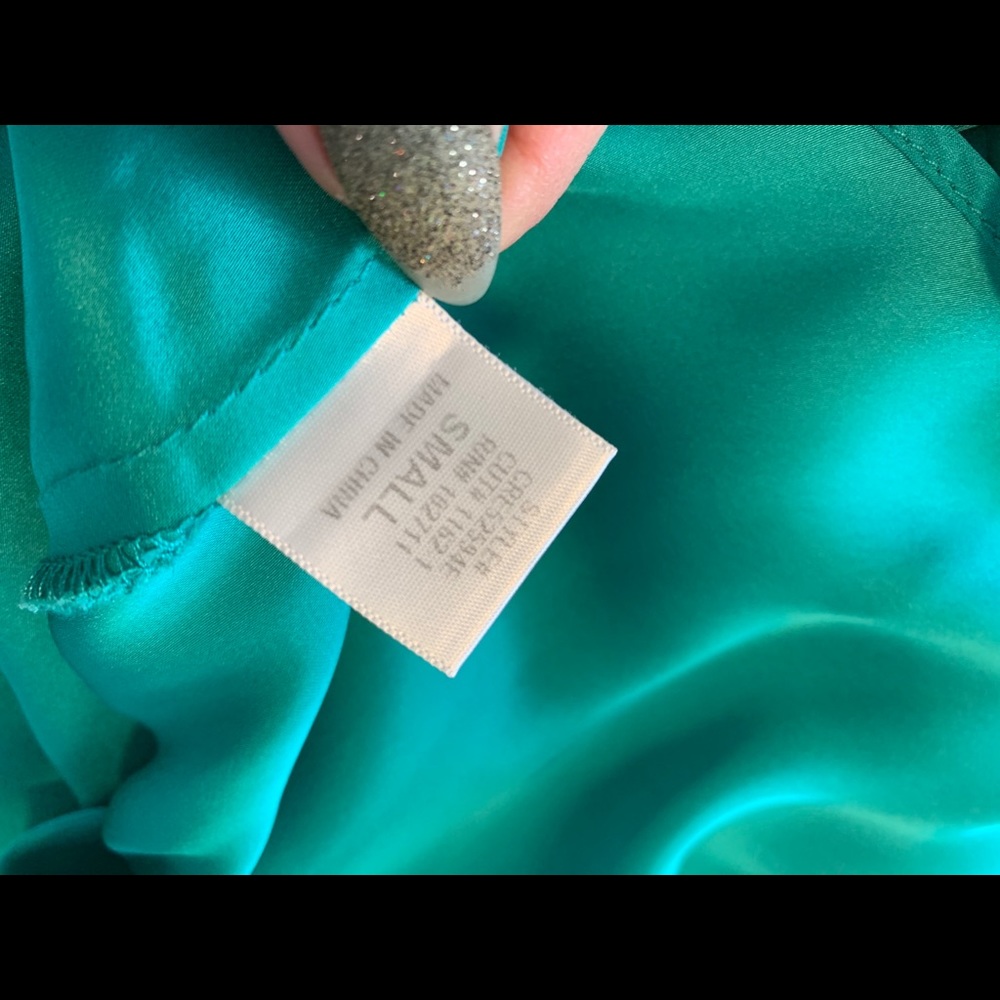 Gibson Green Ruffle Top - Picture 6 of 7